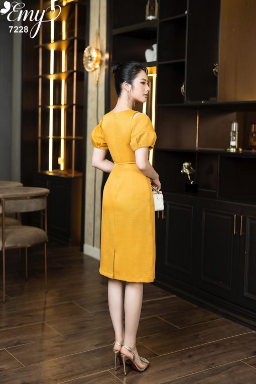 EM7228 Đầm Xoè A Vàng Vai Xẻ