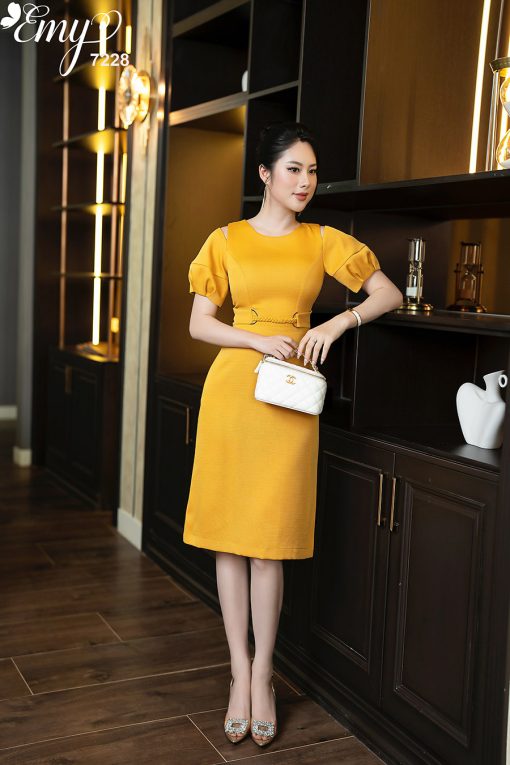 EM7228 Đầm Xoè A Vàng Vai Xẻ