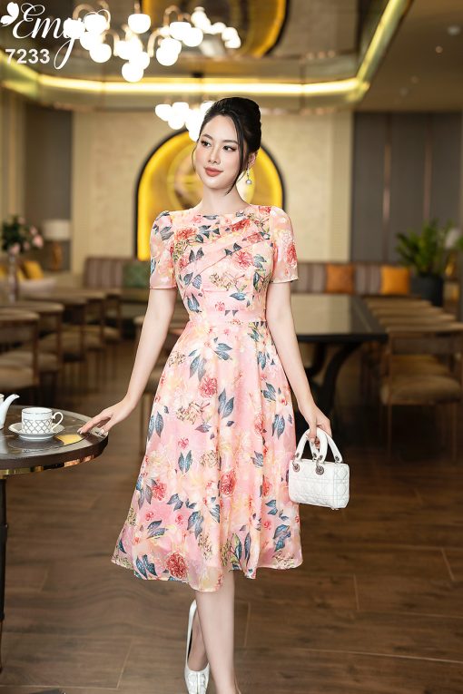 EM7233 Đầm Xoè Hoa Cổ Tròn