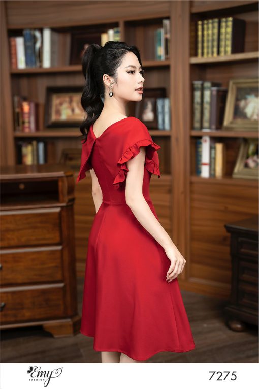 EM7275 Đâm Xoè Đỏ Cổ V