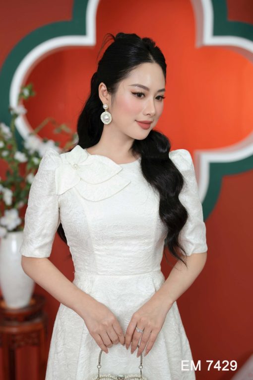 EM7429 Đầm Xoè Gấm Taffta Trắng