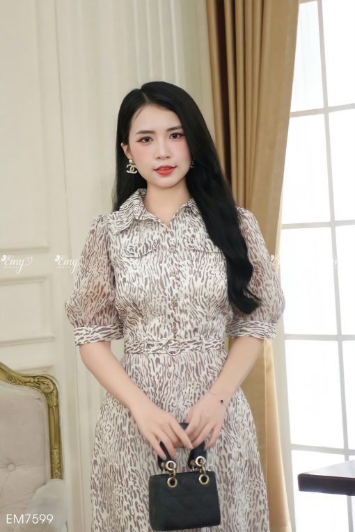 EM7599 Đầm Xoè cổ sơ mi họa tiết da beo