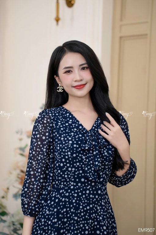 EM9507 - Đầm xòe cổ phối nơ họa tiết chấm bi