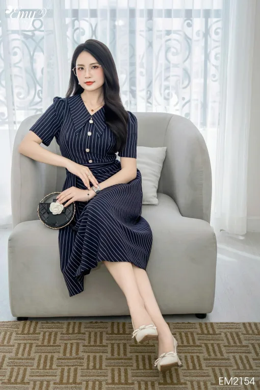 EM2154 Đầm Xoè Đen Phối Lá Cổ