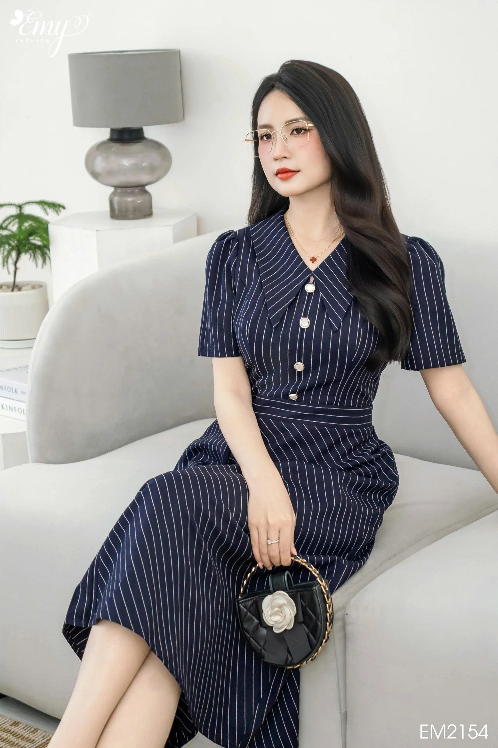 EM2154 Đầm Xoè Đen Phối Lá Cổ