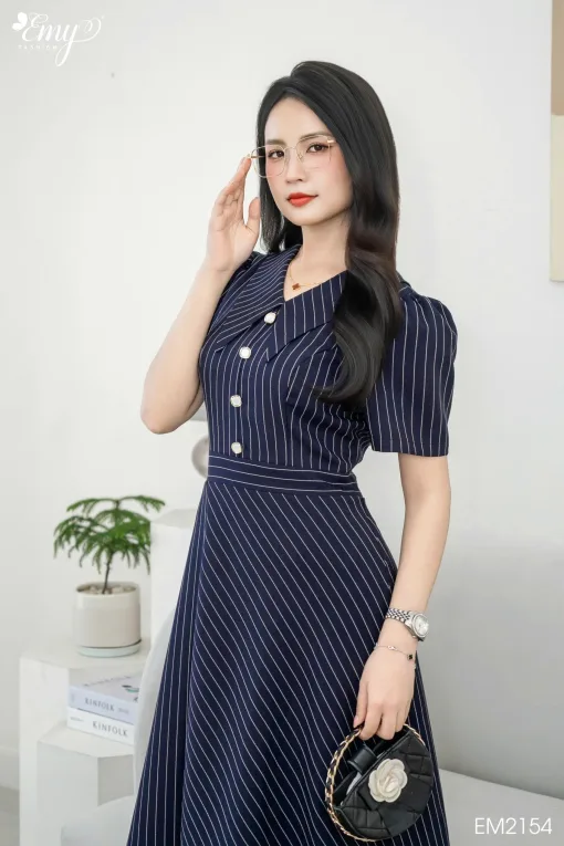 EM2154 Đầm Xoè Đen Phối Lá Cổ