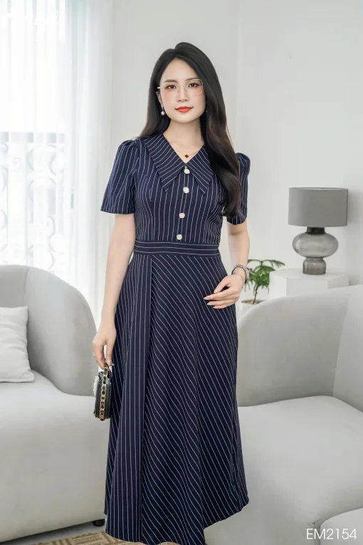 EM2154 Đầm Xoè Đen Phối Lá Cổ