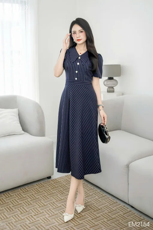 EM2154 Đầm Xoè Đen Phối Lá Cổ