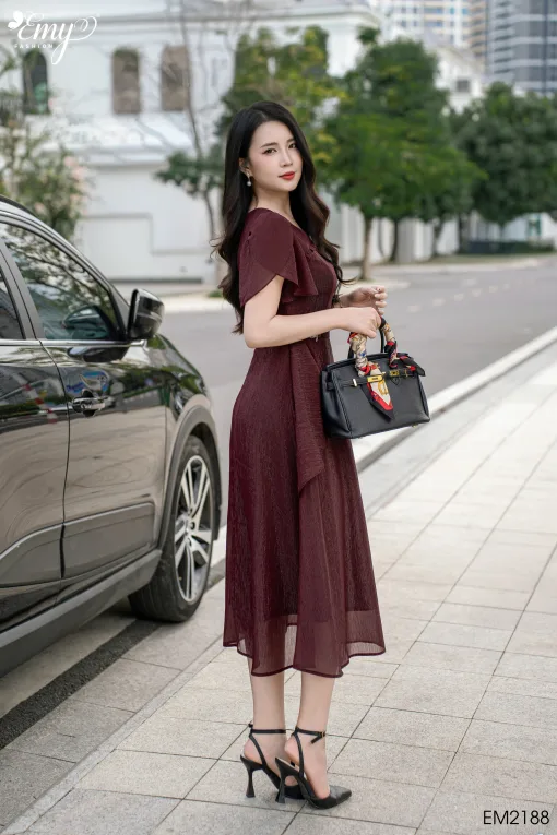 EM2188 Đầm Xoè Đỏ Khoét Cổ