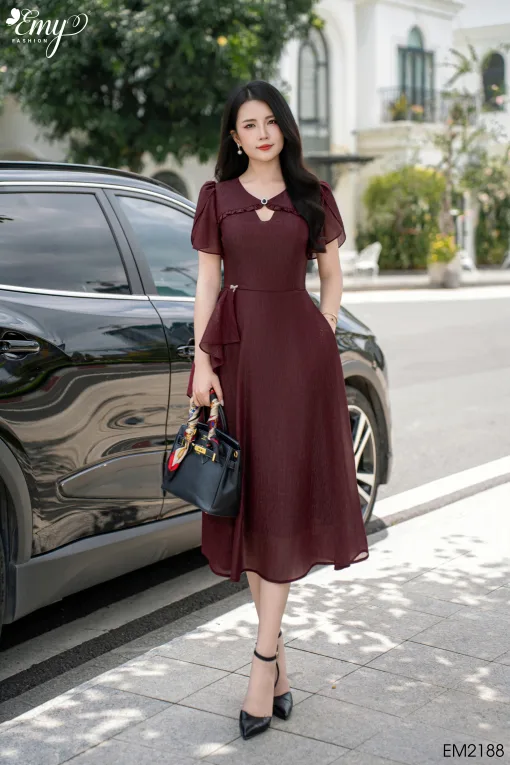 EM2188 Đầm Xoè Đỏ Khoét Cổ