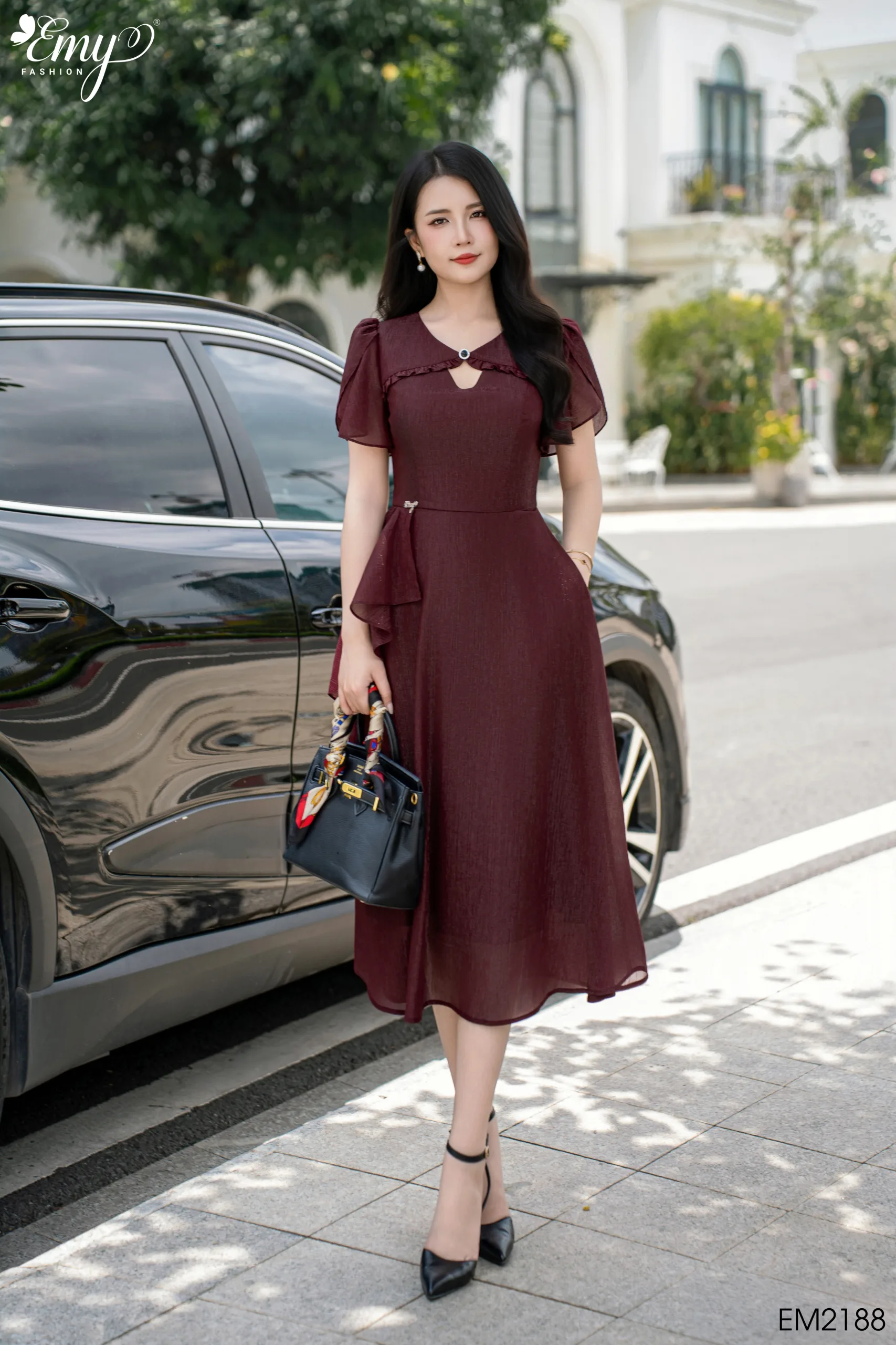 EM2188 Đầm Xoè Đỏ Khoét Cổ EM2188 Đầm Xoè Đỏ Khoét Cổ