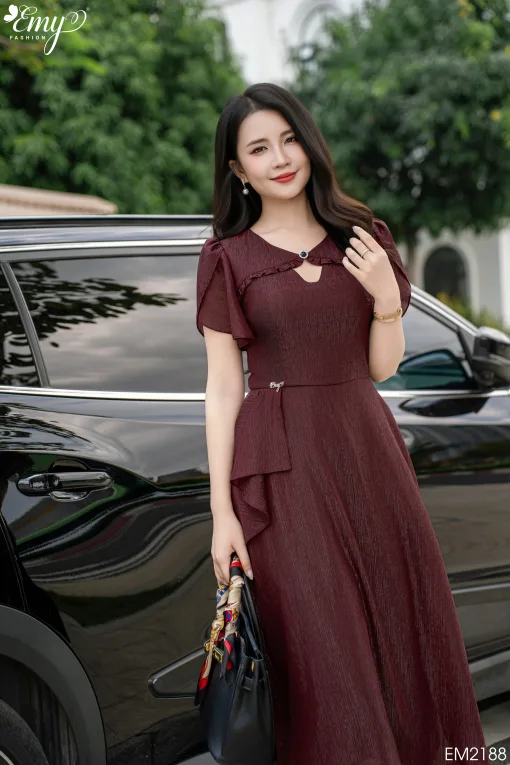 EM2188 Đầm Xoè Đỏ Khoét Cổ