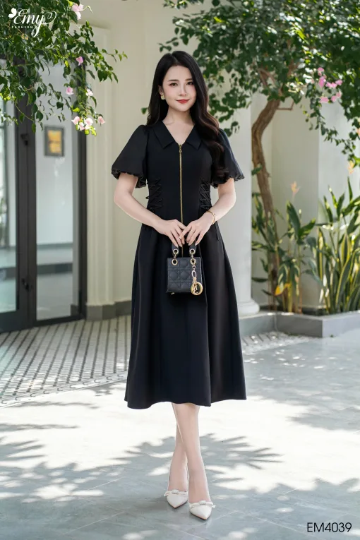EM4039 Đầm Xoè Đen Khoá Kéo Trước