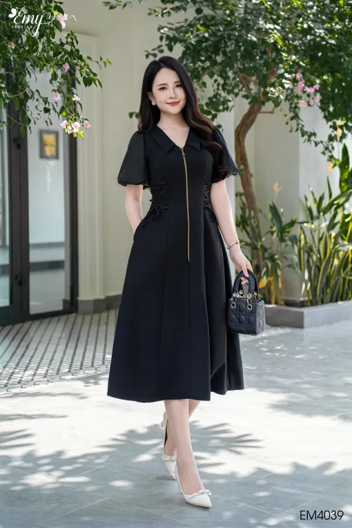 EM4039 Đầm Xoè Đen Khoá Kéo Trước