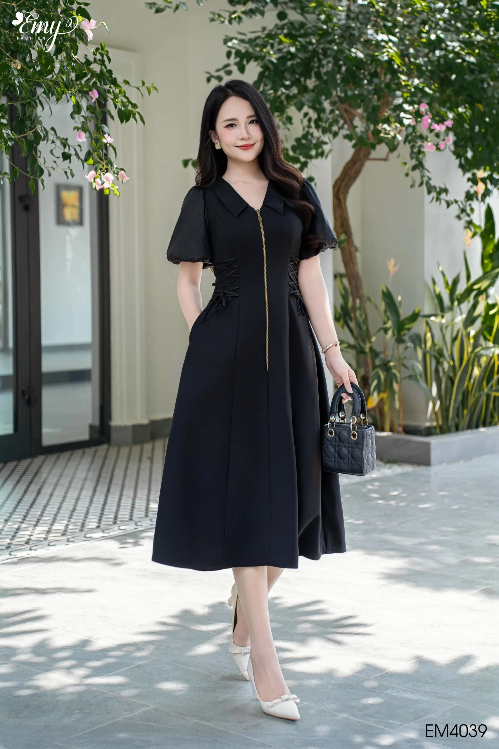 EM4039 Đầm Xoè Đen Khoá Kéo Trước EM4039 Đầm Xoè Đen Khoá Kéo Trước