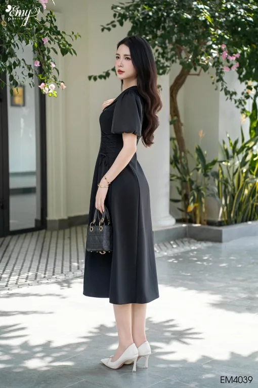 EM4039 Đầm Xoè Đen Khoá Kéo Trước
