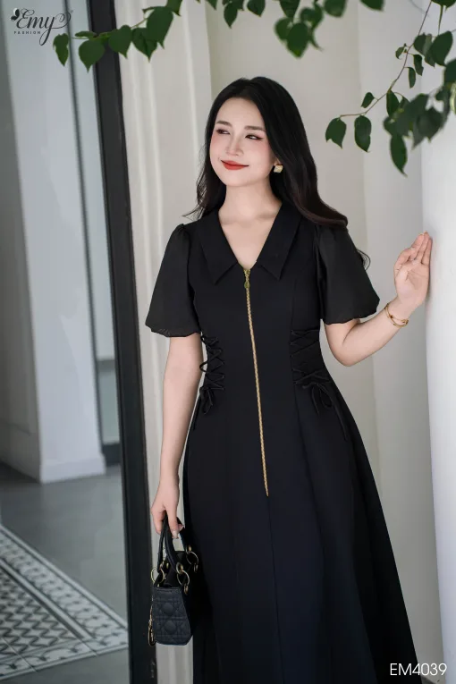 EM4039 Đầm Xoè Đen Khoá Kéo Trước