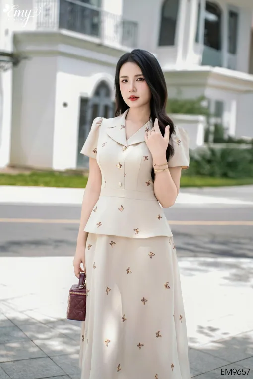 EM9657 Đầm Xoè Kem Peplum Thêu HT