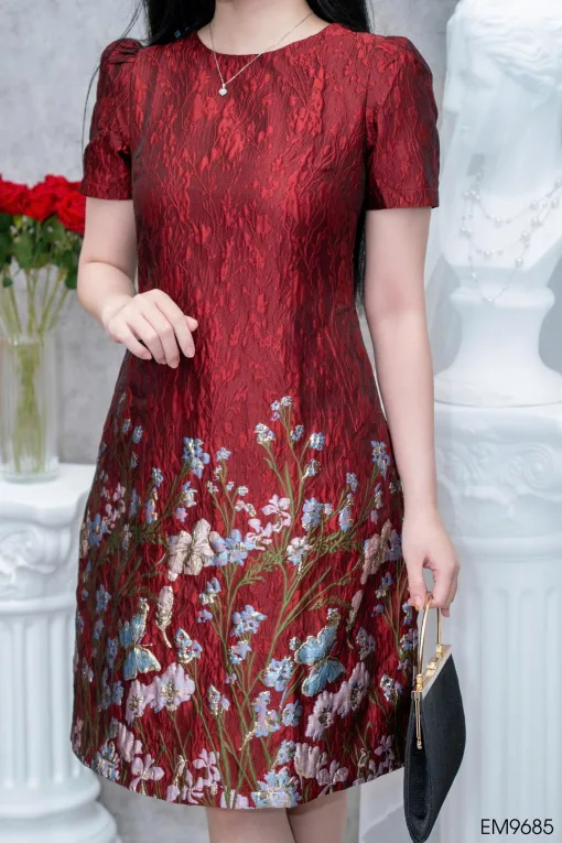 EM9685 Đầm Suông Tafta Gấm Xốp Đỏ