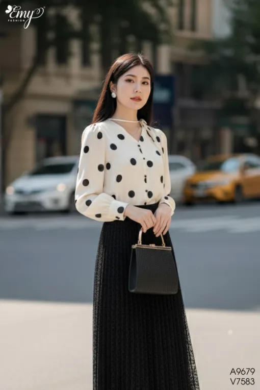 A9679 Áo Kem Chấm Bi Tay Dài