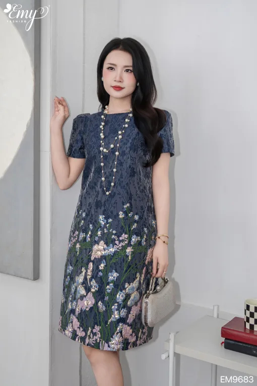 EM9683 Đầm Gấm Suông HT Bông Xanh Đen