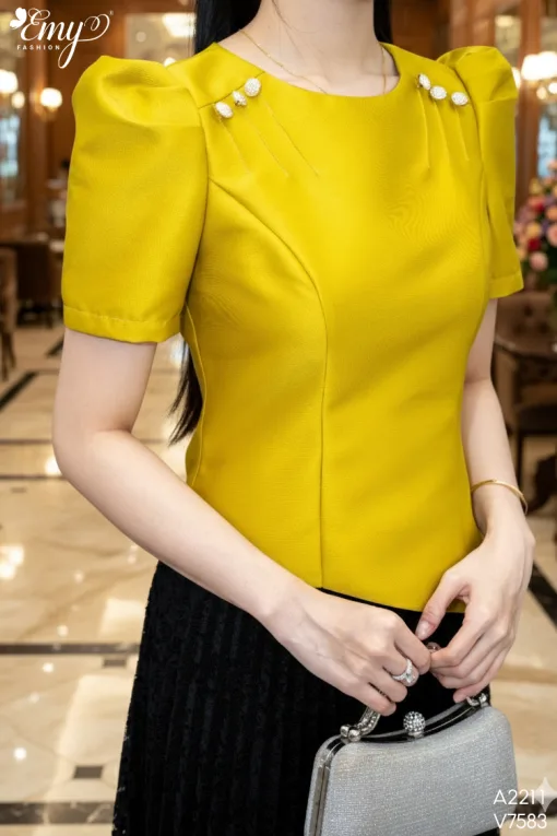 A2211 Áo Vàng Taffta Tay Nhún