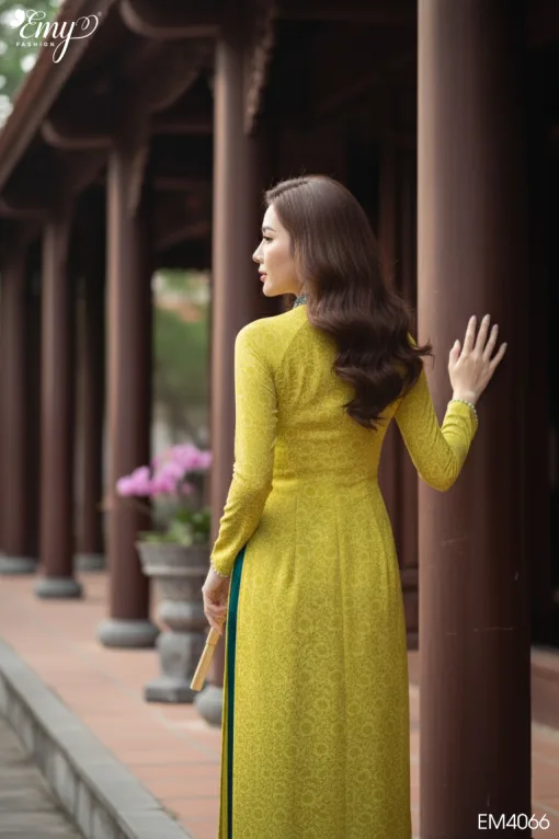 EM4066 – Áo Dài Lụa Gấm Hai Da Màu Vàng Bơ