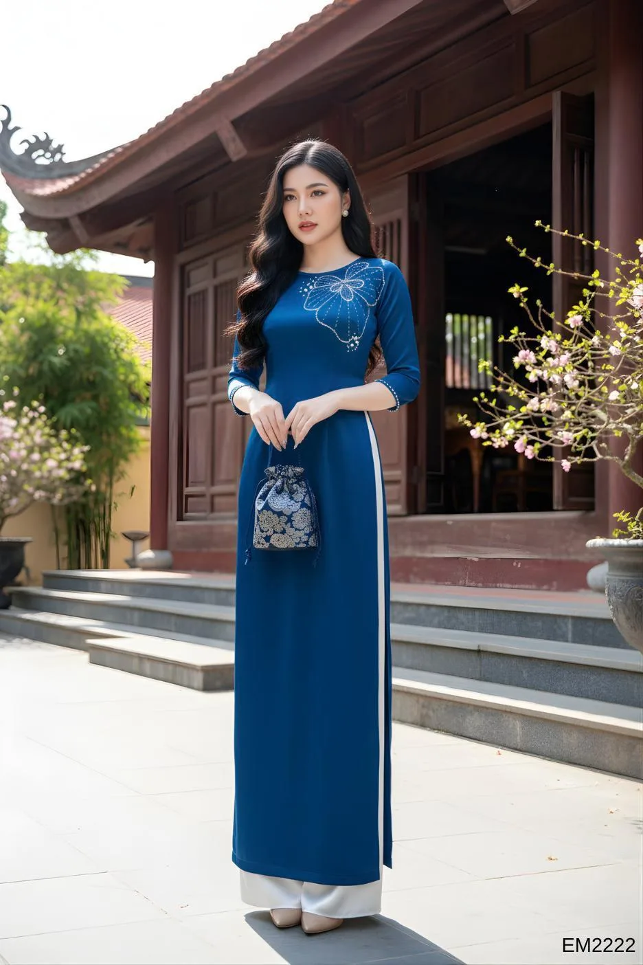 4 THIẾT KẾ ÁO DÀI LỤA DẪN ĐẦU XU HƯỚNG 2025