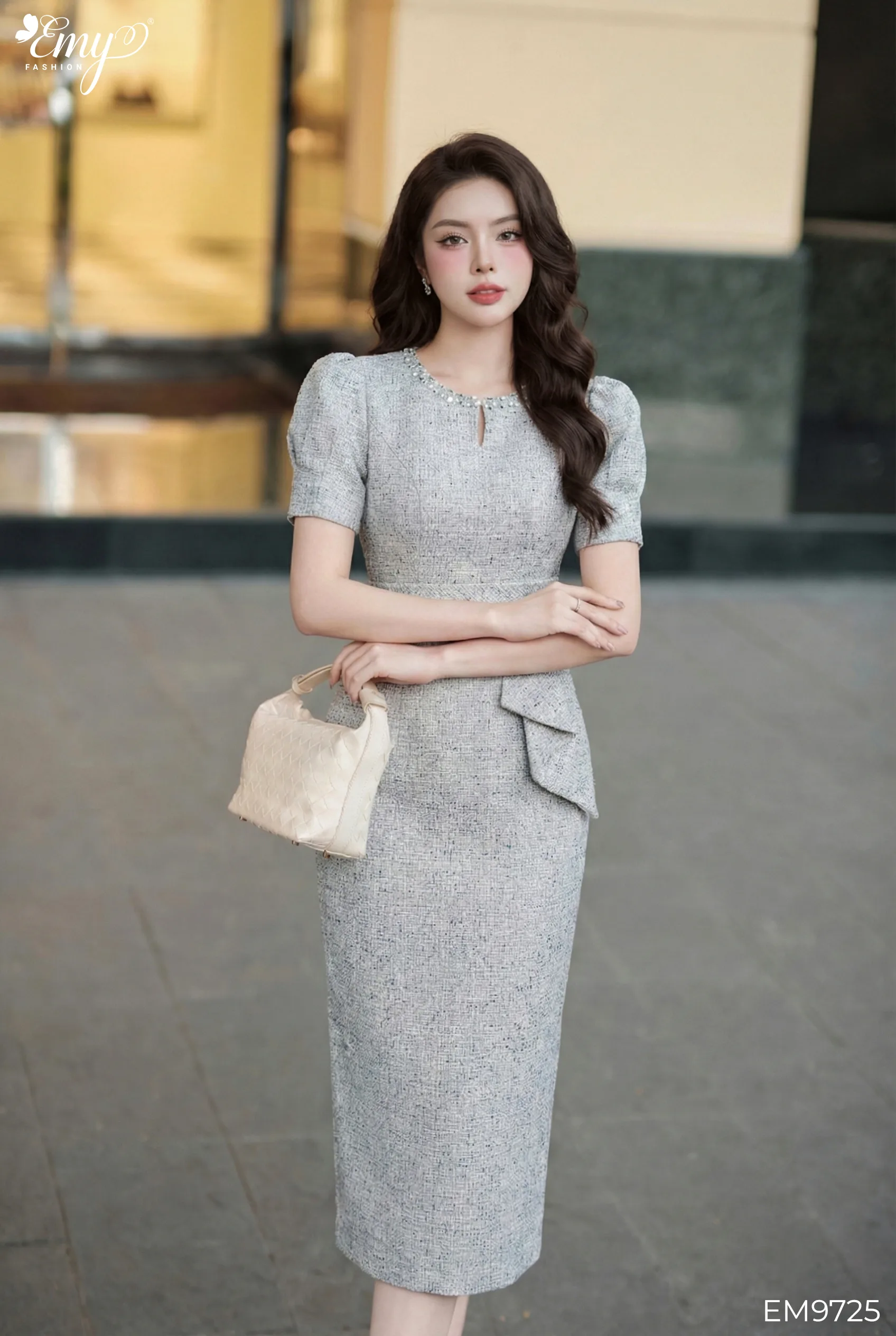 EM9725 Đầm Body Xám Cổ Kết Hạt EM9725 Đầm Body Xám Cổ Kết Hạt