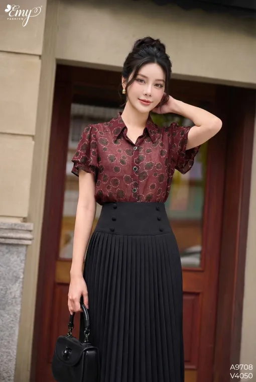 V4050 Chân Váy Dập Ply Đen Phối Nút Bọc