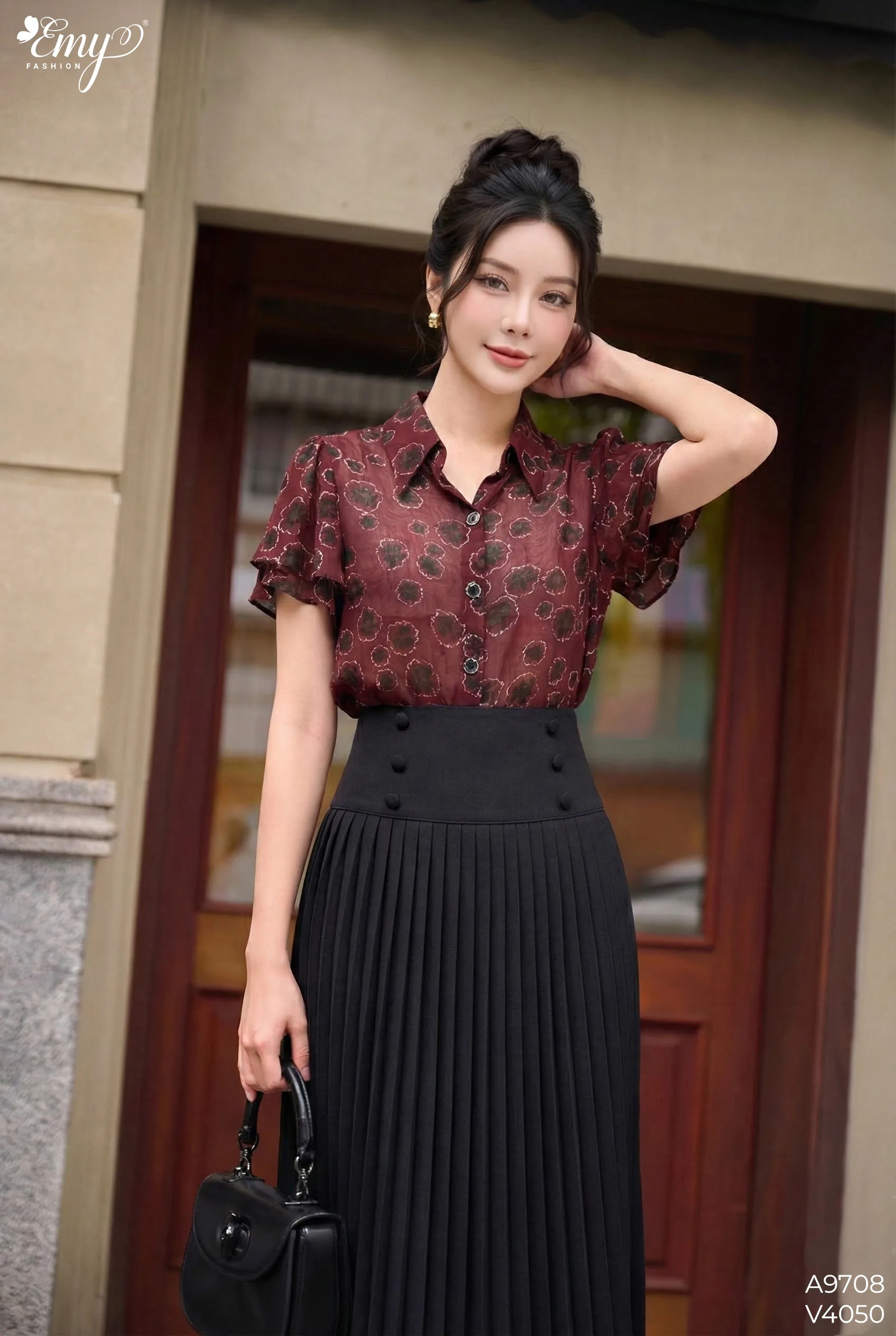 V4050 Chân Váy Dập Ply Đen Phối Nút Bọc V4050 Chân Váy Dập Ply Đen Phối Nút Bọc