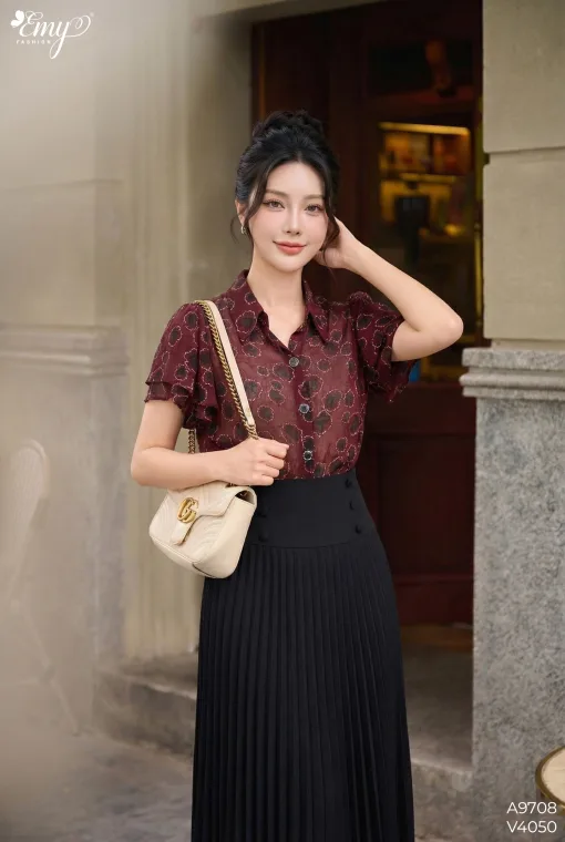 V4050 Chân Váy Dập Ply Đen Phối Nút Bọc