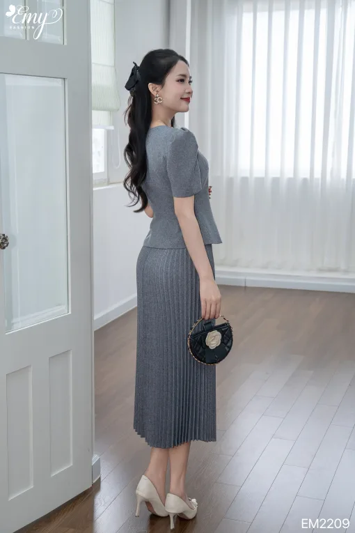 EM2209 - Set Áo & Chân Váy Bố Chéo Xám Tiêu