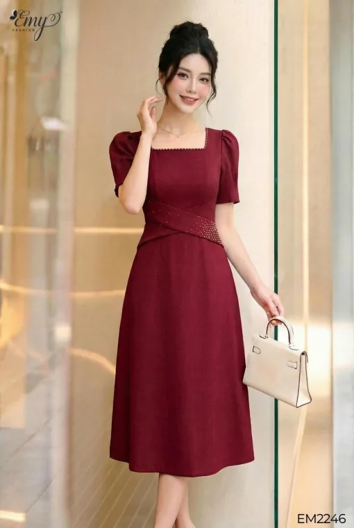 EM2246 - Đầm Xoè Đỏ Cổ Vuông Chéo Eo