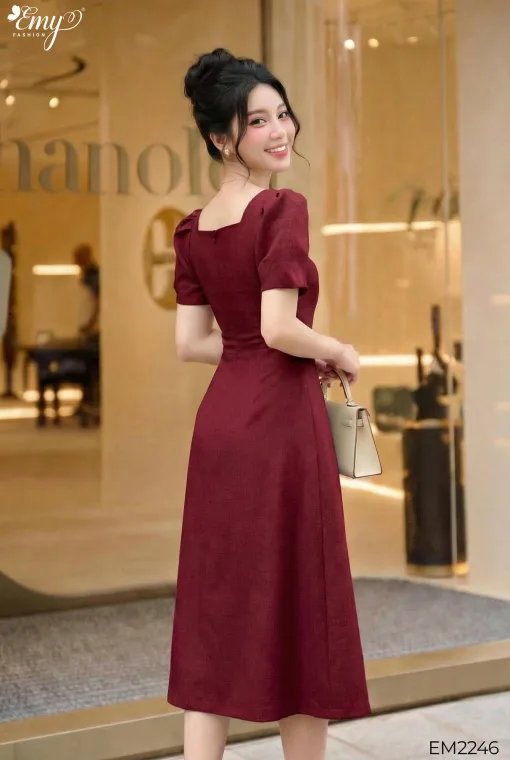 EM2246 - Đầm Xoè Đỏ Cổ Vuông Chéo Eo