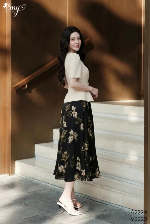 V2229 Chân Váy Nền Đen HT Hoa
