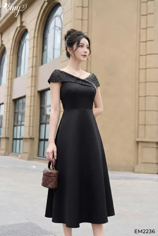 EM2236 - Đầm Xoè Taffta Phi Đen Vai Choàng
