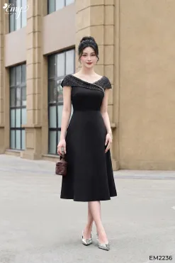 EM2236 - Đầm Xoè Taffta Phi Đen Vai Choàng