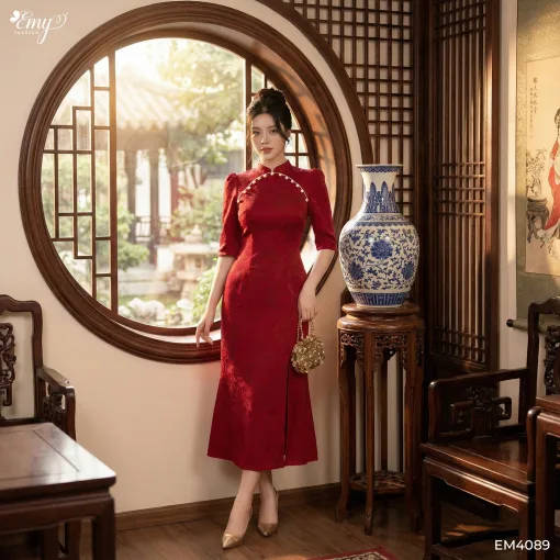 Sườn Xám Đỏ Phối Nút Kem-EM4089