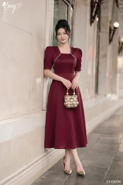 EM9696 Đầm Xoè Taffta Phi Đỏ Cổ Đắp Kết Hạt