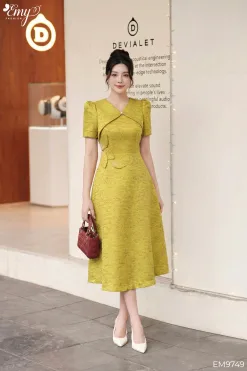 EM9749 Đầm Xoè Taffta Vàng Cổ Đắp