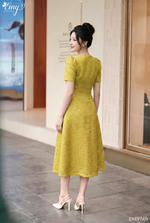 EM9749 Đầm Xoè Taffta Vàng Cổ Đắp