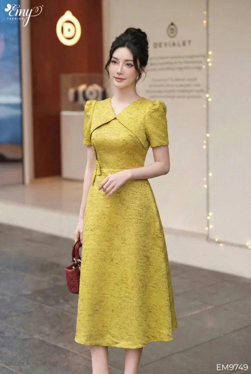 EM9749 Đầm Xoè Taffta Vàng Cổ Đắp