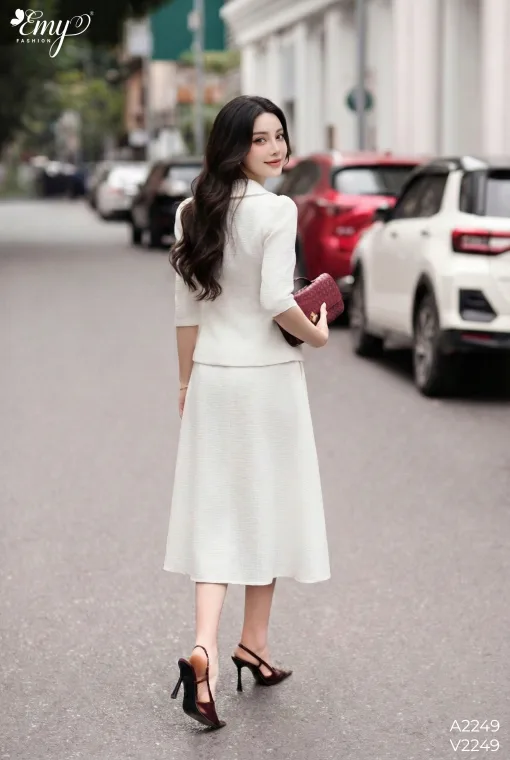 A2249 Áo Gân Ánh Kim Trắng Cổ Vuông