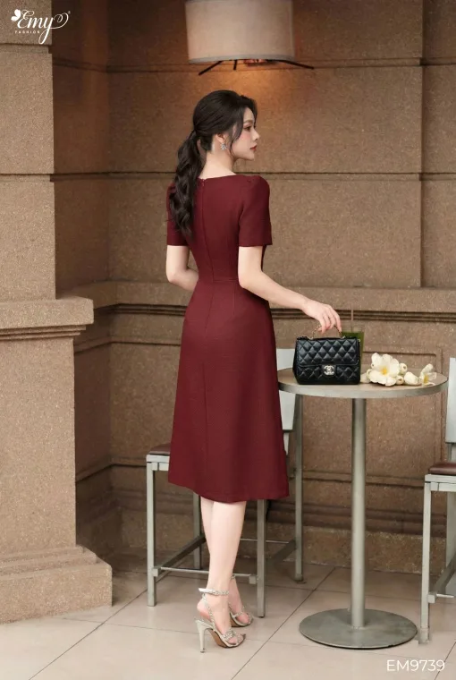 EM9739 - Đầm A Đỏ Nhún Eo Cổ Thuyền