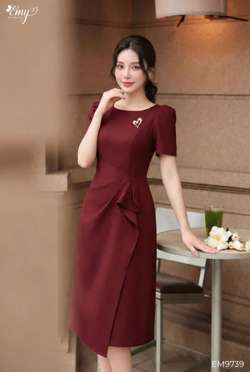 EM9739 - Đầm A Đỏ Nhún Eo Cổ Thuyền