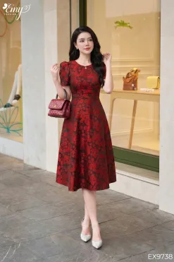 EM9738 Đầm Xoè Tafta Đen Hoa Đỏ Cổ Phối
