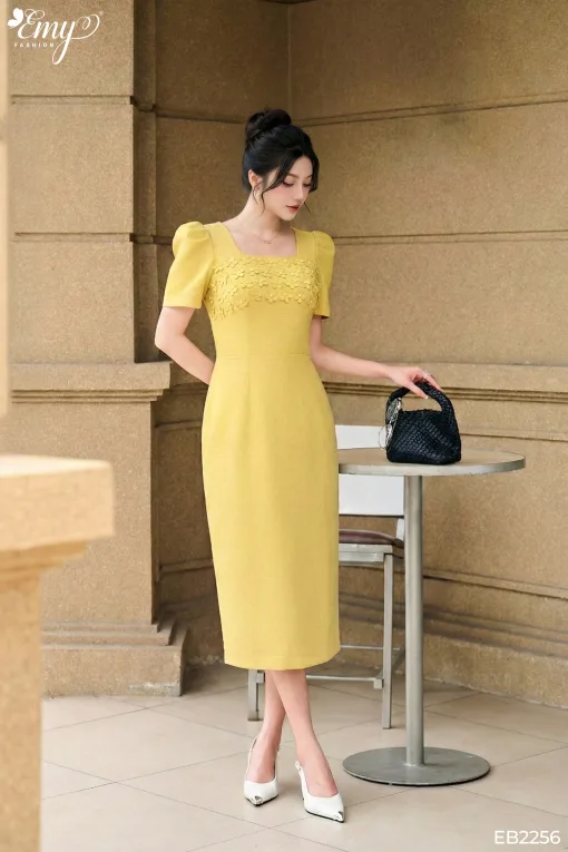 EB2256 Đầm Body Vàng Vải Xước Lạnh Cổ Vuông