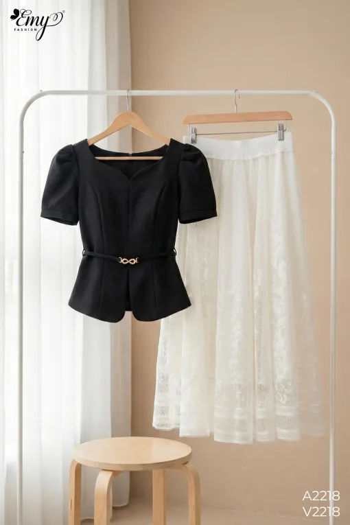 A2218 Áo Đen Cổ V