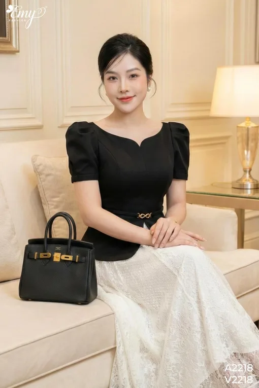 A2218 Áo Đen Cổ V